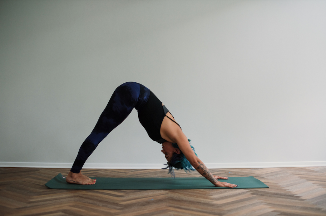 4 reasons to start an early morning yoga practice (and tips for getting you on the mat!) by Katy Scherer