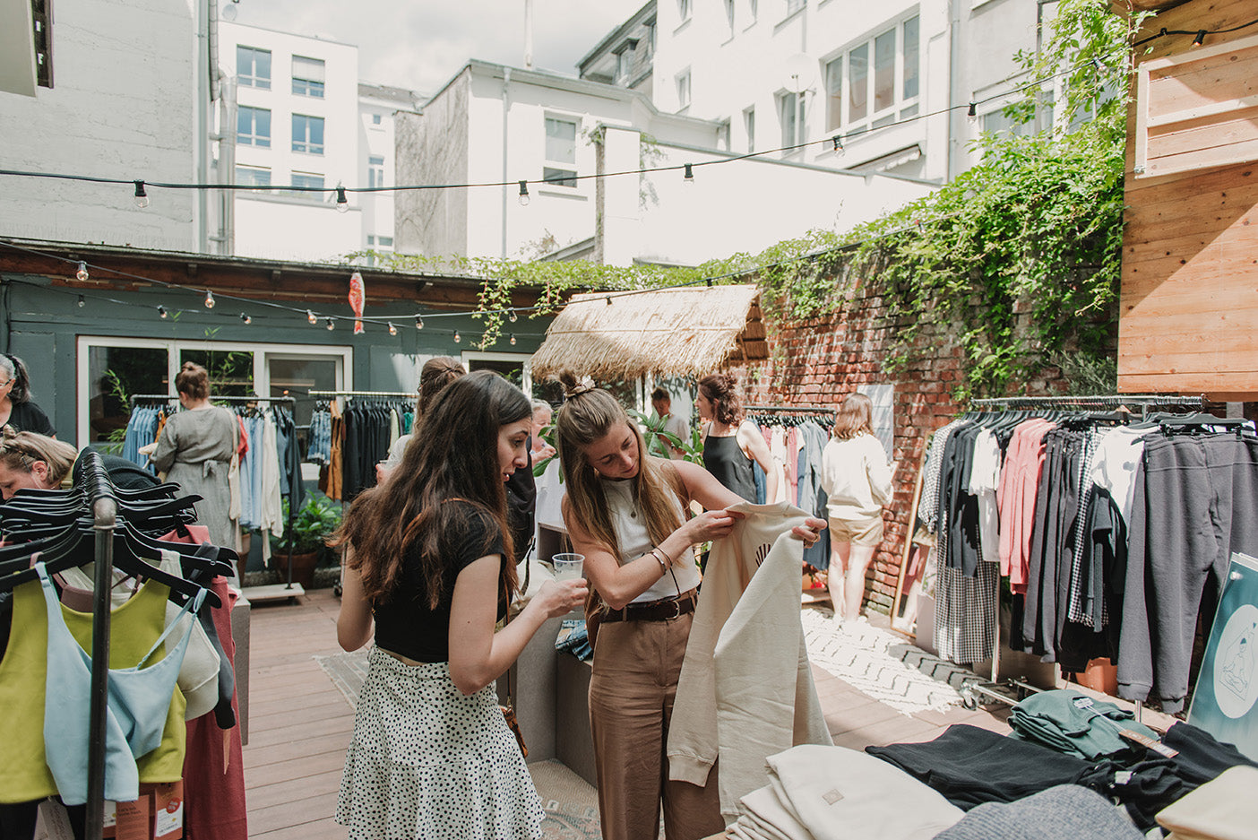 Flohmarkt auf Terrasse von Yin Nation
