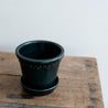 Ton Blumentopf mit Untersetzer in Petroleum Blue glänzend lackiert. Kopenhagener Topf, der auch als Schlosstopf von Bergs bekannt ist, hergestellt von Bergs Potter.