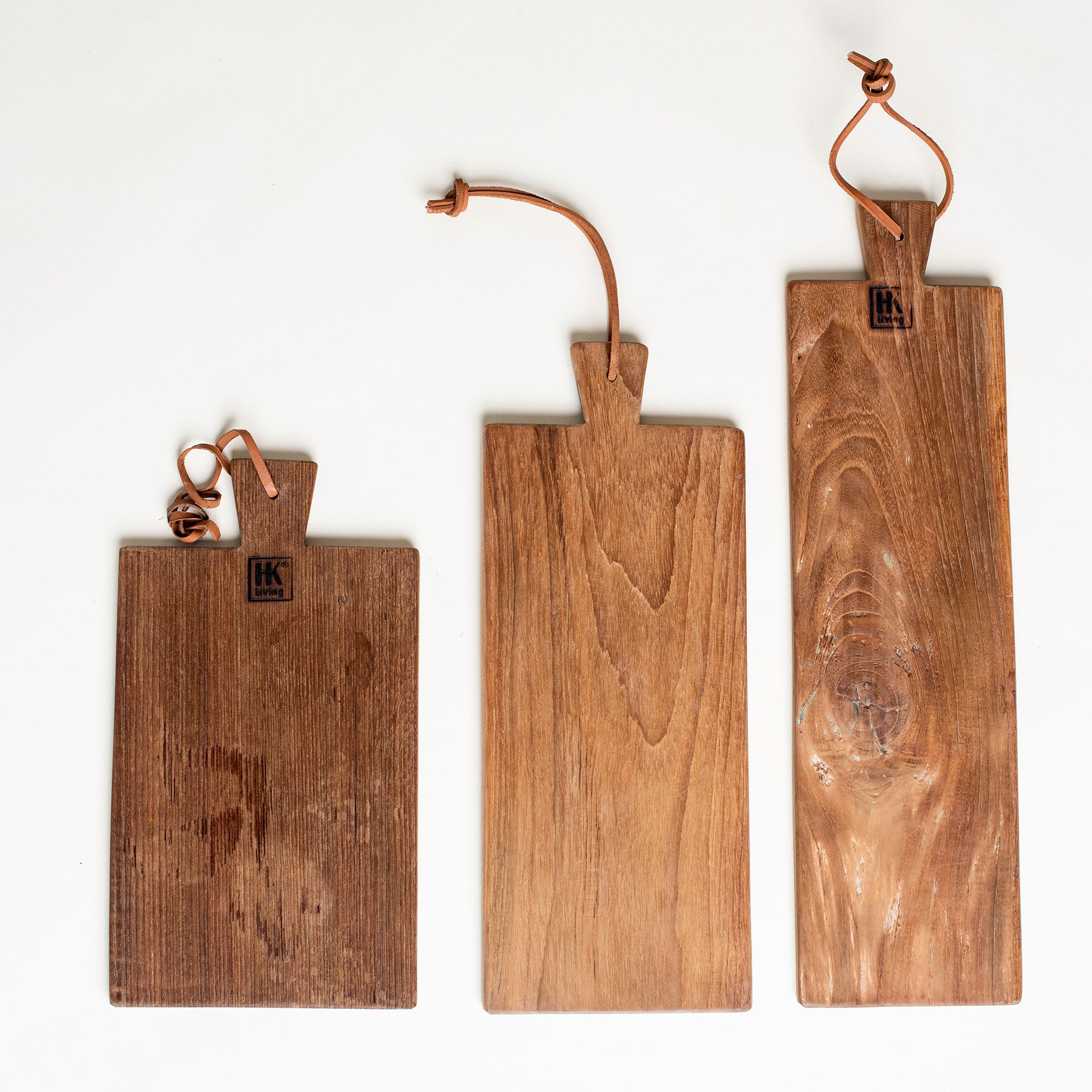 Drei Schneidebretter aus Teak Holz im Stil der 70er Jahre in verschiedenen Größen.